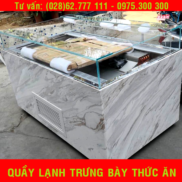 Tủ lạnh trưng b&agrave;y thức ăn tự chọn b&aacute;nh ngọt
