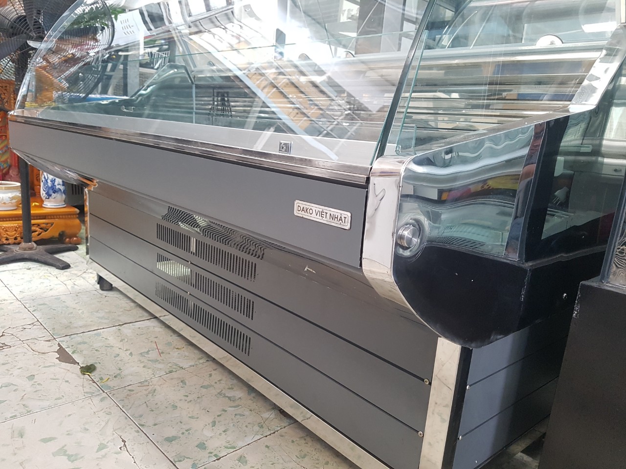 TỦ MÁT TRƯNG BÀY THỊT HEO BÒ TÔM CÁ MỰC