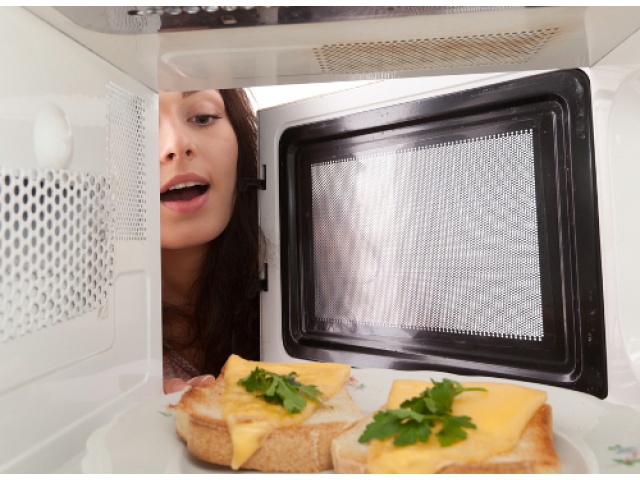 ham nong thuc an bang lo vi song