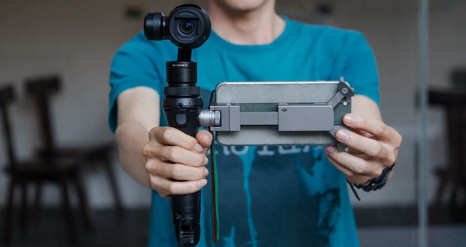 M&aacute;y quay phim cầm tay 4K