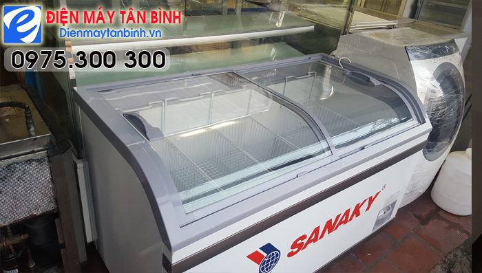 tủ đông kính cong Sanaky VH-8088K