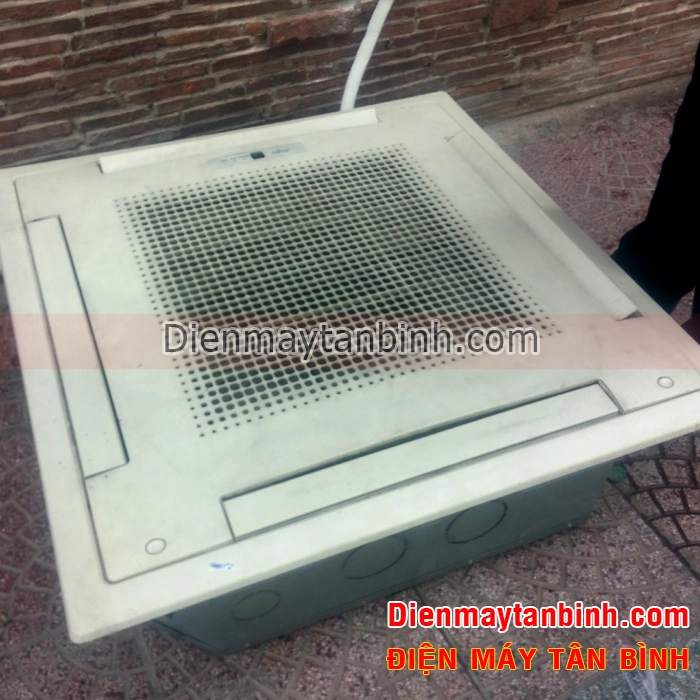 Thanh lý Máy lạnh giấu trần cũ Fujitsu 5hp (còn đẹp) BH 12 tháng Thanh lý Máy lạnh giấu trần cũ Fujitsu 5hp (còn đẹp) BH 12 tháng
