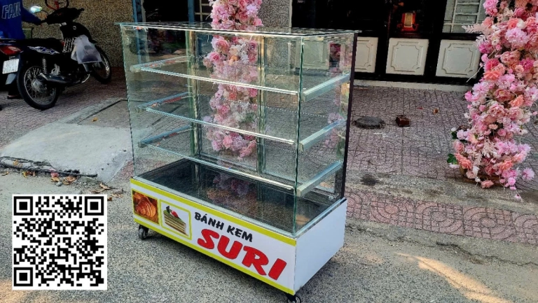 Tủ kính trưng bày bánh ngọt, bánh mì